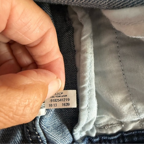 AMERICAN EAGLE Women’s Size M Medium Denim Jean Jacket Cropped Distressed Cotton - Picture 7 of 10